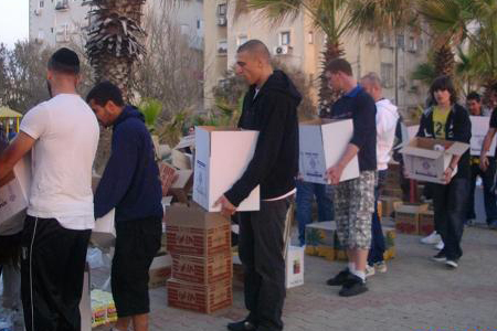 מכבי נרתמה לקמחא דפסחא וליום מעשים טובים