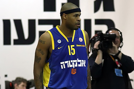 ארון מגי וצ’ארלס גיינס הושעו מאימון הקבוצה