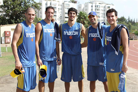 עוד ניצחון למכבי – 47-100 על שולה. צפו בתקציר המשחק