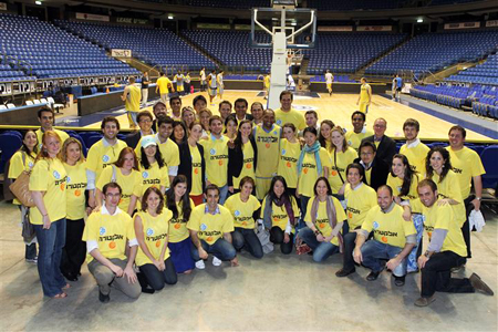 Maccabi Hosts Students from Stanford University