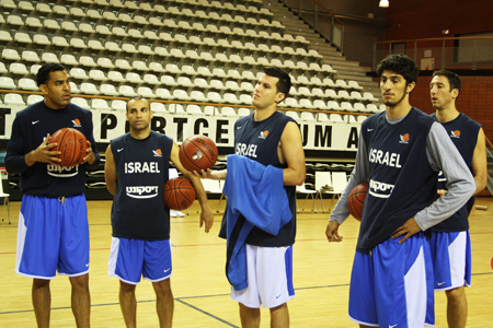 אליהו ובלו בלטו בהפסד ישראל לוילאנובה