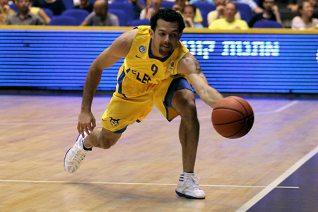 אלוף נ.ב.א לראשונה בהיכל נוקיה