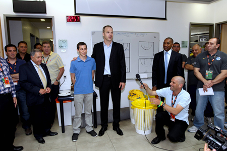 מכבי עולה לגמר וזוכה לביקור מאורח מיוחד