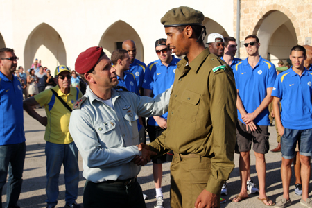 סילבן סיים טירונות: “כבוד גדול לשרת בצה”ל”