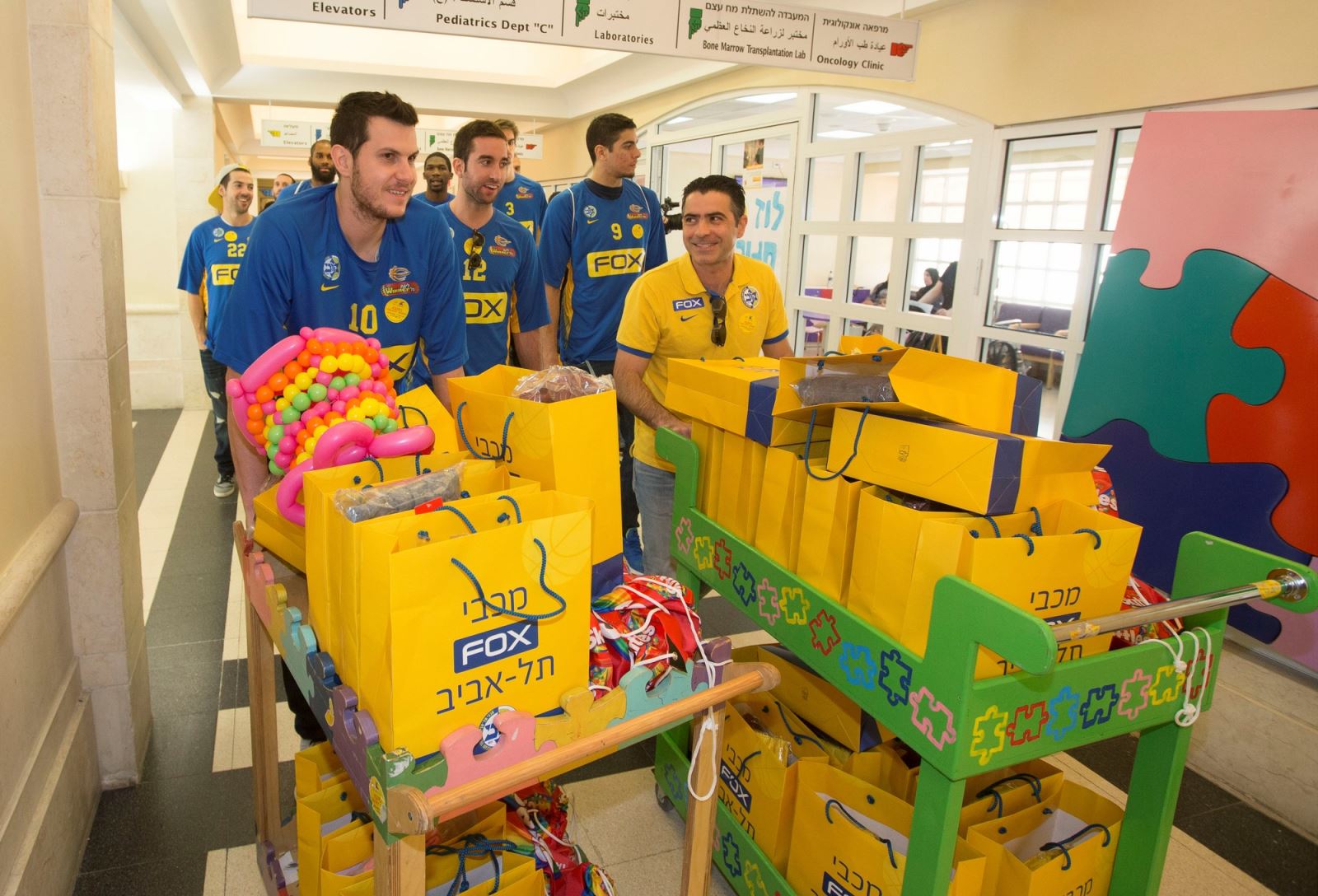 מכבי ביקרה בבית החולים לילדים שניידר
