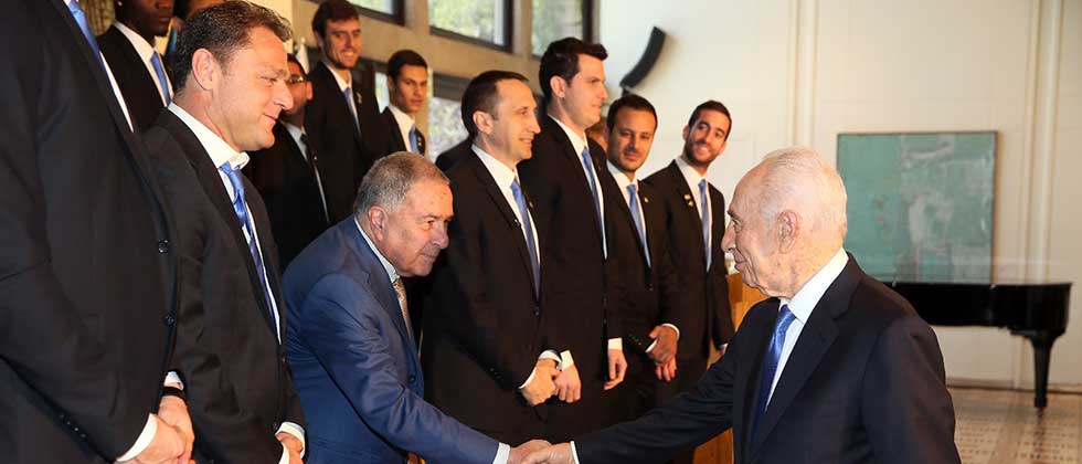 “שמעון פרס היה איש ענק ורב פעלים, מאבני היסוד של מדינת ישראל”