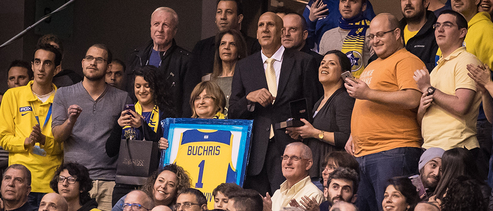 Maccabi pitches in to help Avinoam Buchris