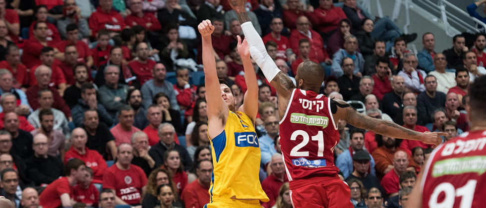 צפו בתקציר: מכבי נוצחה 74:63 בירושלים. שגב חזר לסגל