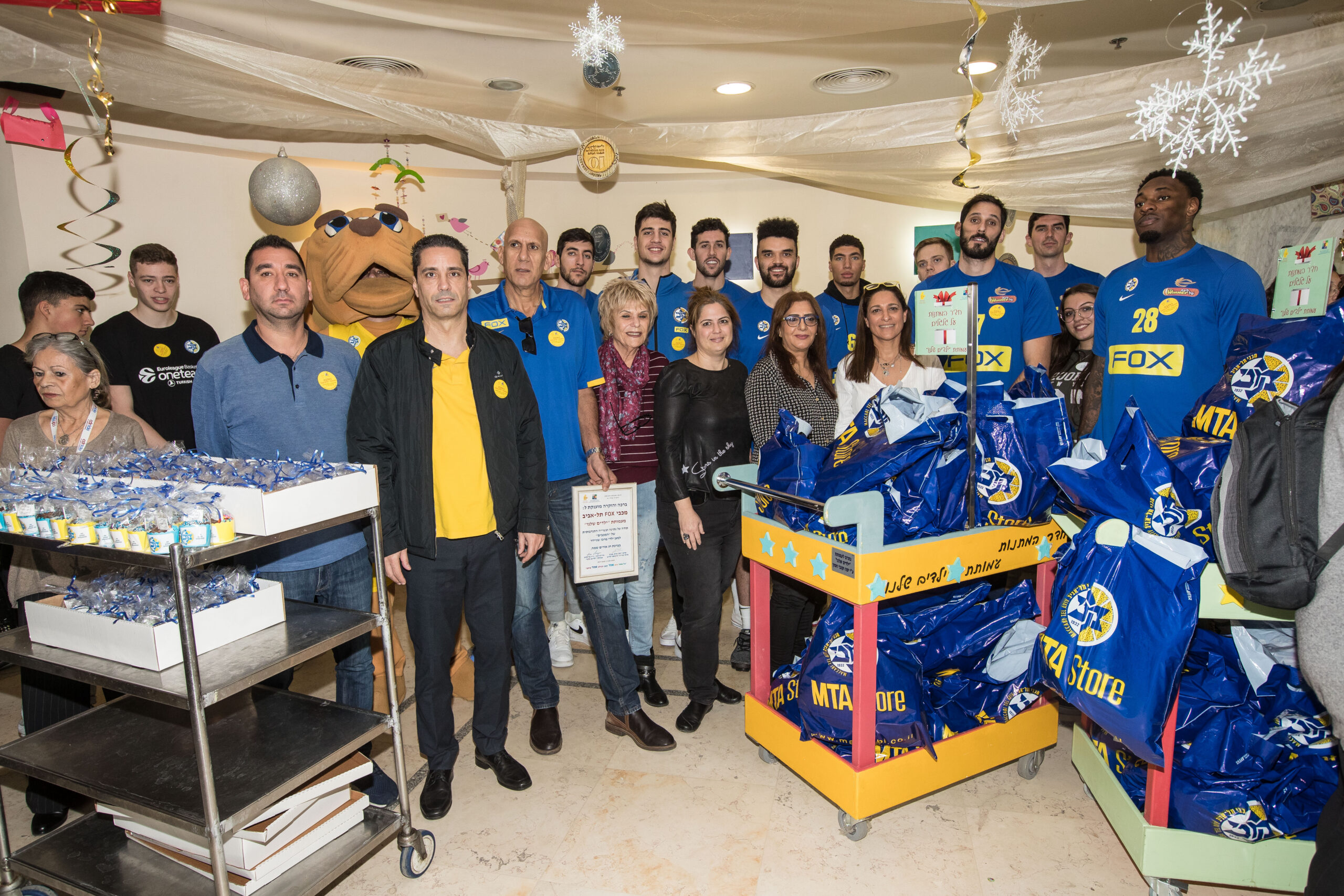 מכבי הגיעה לשמח ילדים בביה”ח שניידר