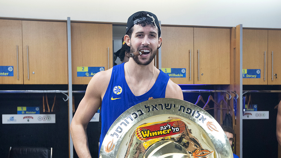 מכבי החתימה את קלויארו על חוזה חדש