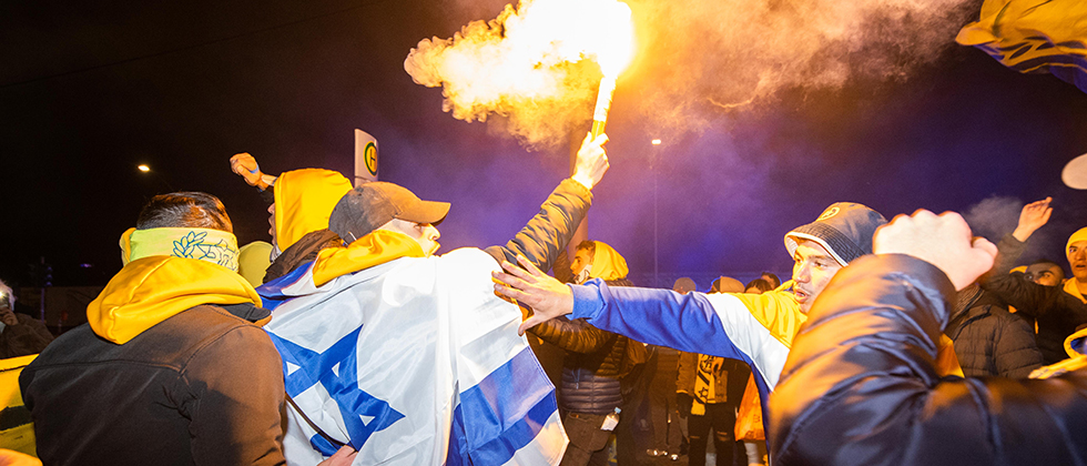 צפו: מפגן העוצמה של האוהדים בברלין