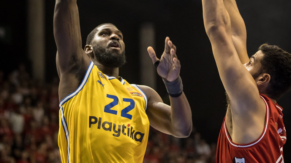 Maccabi tops Hapoel, wins first title of the season