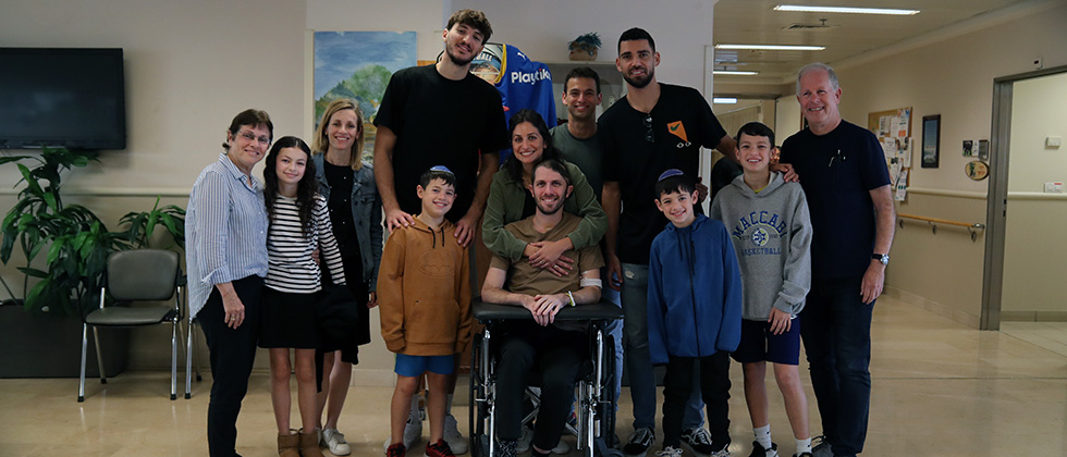 צפו: סורקין ומנקו בביקור אצל סמג”ד 13 הפצוע